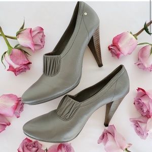 Worn once vintage gray classy coach shoes. New in box.